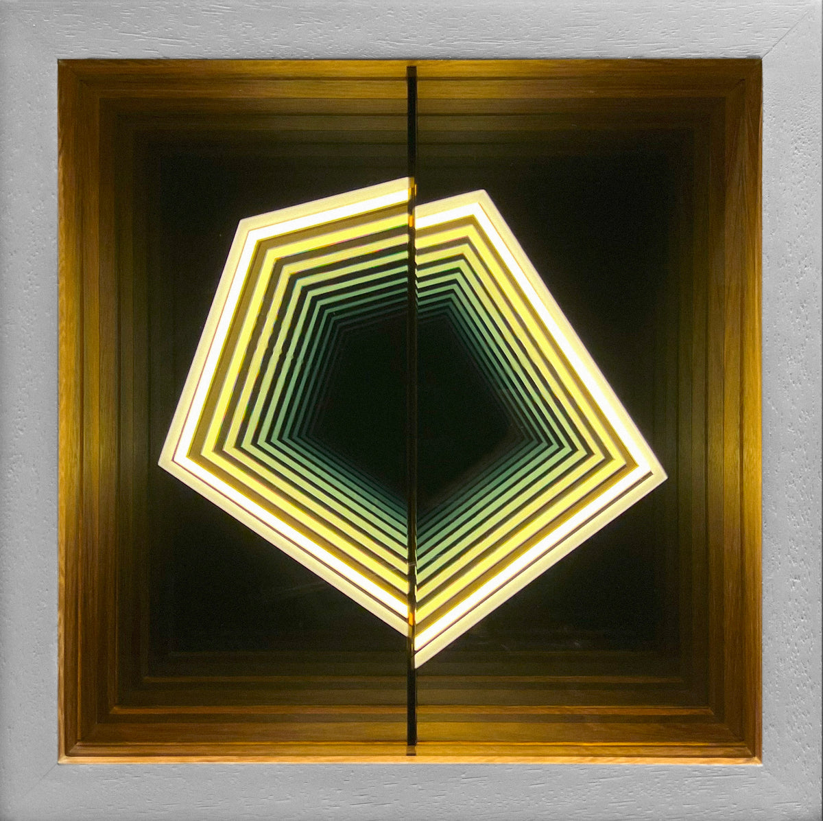 LAYERS OF THE SELF v2 by ALEJANDRO RAUHUT – TOURNÉ